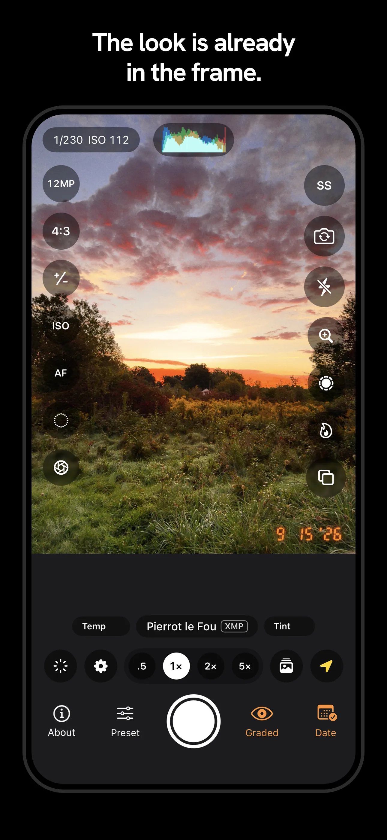 The xMosaique viewfinder over a meadow at sunset, the Pierrot le Fou preset already applied to the live feed and tagged XMP under the frame, with the shutter speed, ISO and a live histogram across the top and a retro date stamp in the corner.